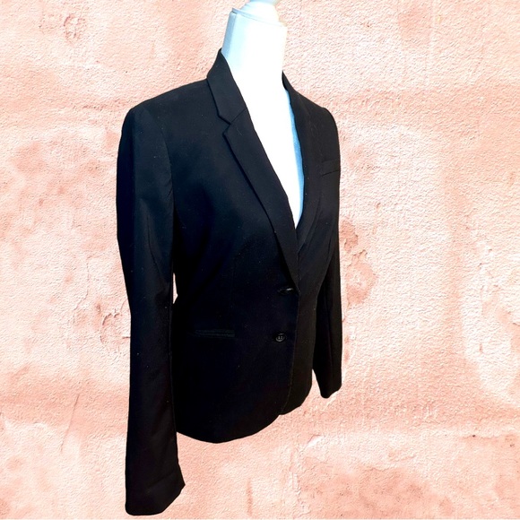BANANA REPUBLIC - NWT Black Blazer. Size 6 - Picture 3 of 10